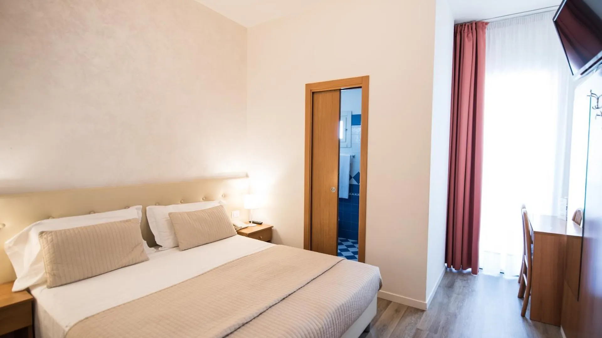 Hotel Touring Лидо-ди-Езоло