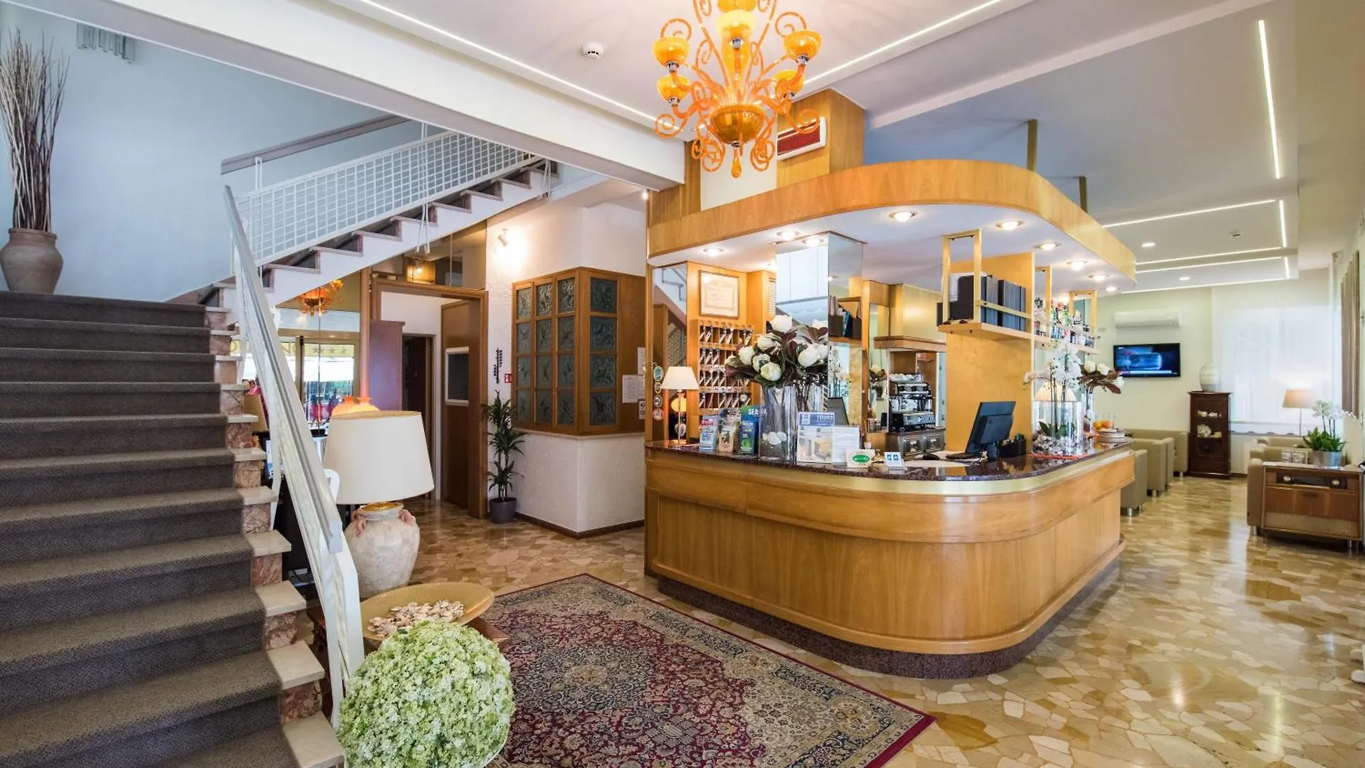 Hotel Touring Лидо-ди-Езоло