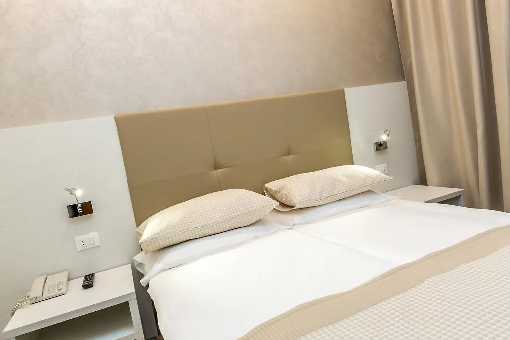 Hotel Touring Лидо-ди-Езоло 3*,  Италия