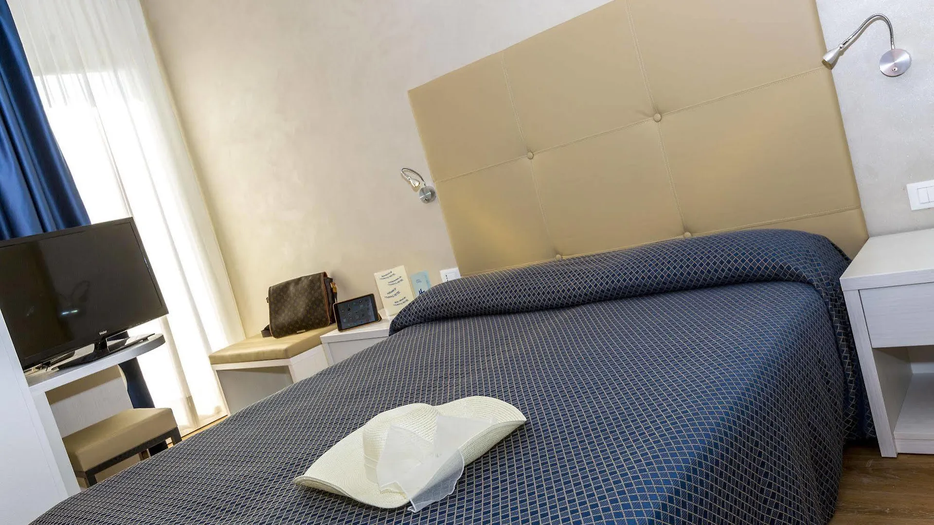Hotel Touring Лидо-ди-Езоло