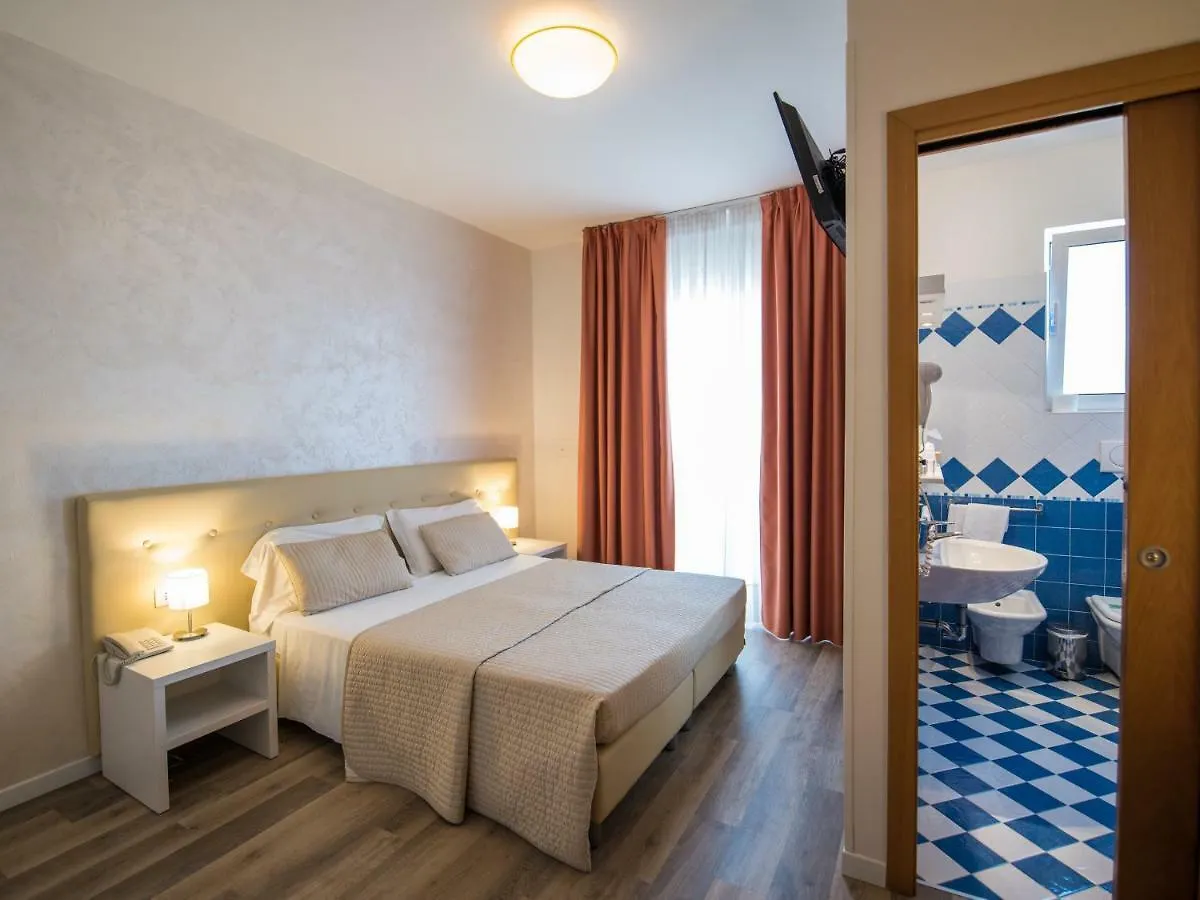 Hotel Touring Лидо-ди-Езоло