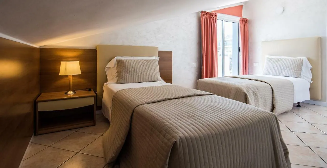 Hotel Touring Лидо-ди-Езоло
