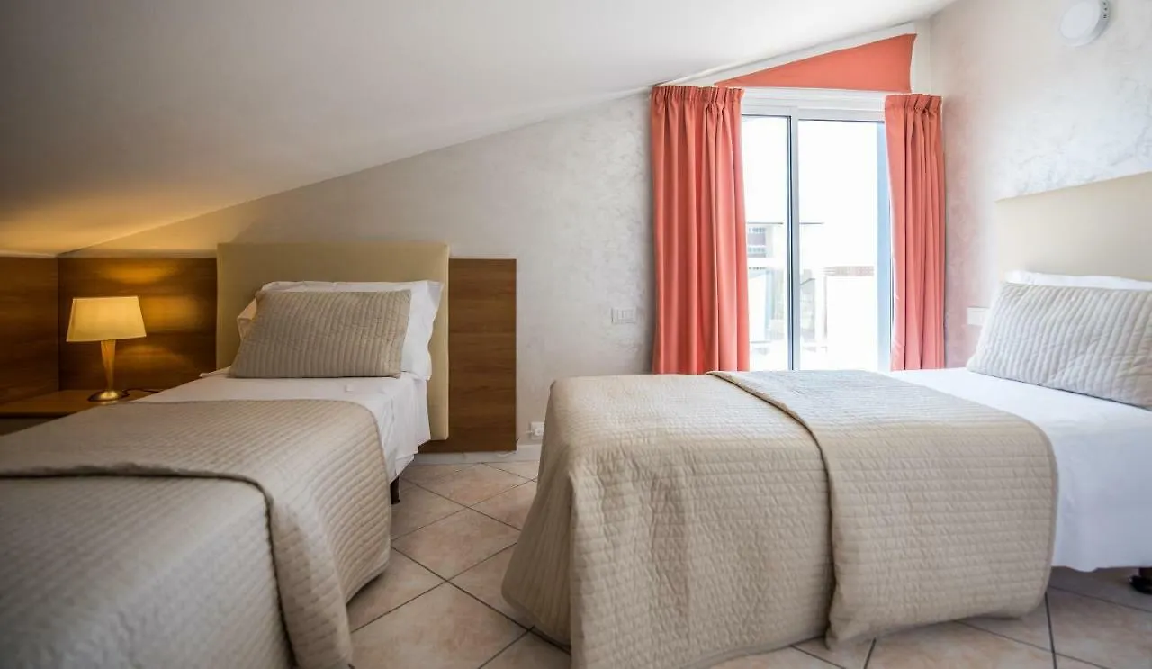 Hotel Touring Лидо-ди-Езоло