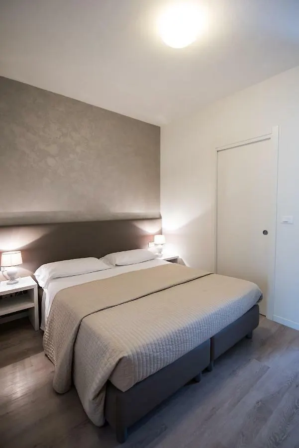 Hotel Touring Лидо-ди-Езоло